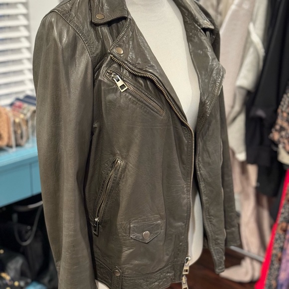 Madewell | Washed Leather Oversized Motorcycle Jacket: Dark Fatigue S - Picture 4 of 10